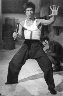 李小龙霸气图片,武术宗师的不屈风采